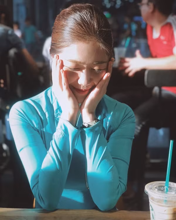 Nữ tiếp viên Hàng không được dân mạng nhắc tới đó là Tôn Nữ Nam Phương - nữ sinh từng tốt nghiệp Đại học Bách khoa Đà Nẵng.