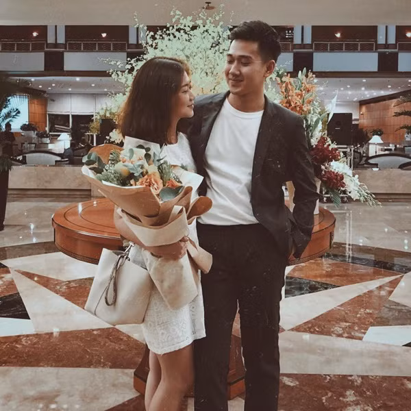 Không chỉ có công việc đáng mơ ước, Nam Phương còn khiến rất nhiều người ghen tị vì cuộc sống sang chảnh, nay đi đây, mai đi đó, hưởng thụ những dịch vụ sang trọng khi đi du lịch và đặc biệt là Instagram chẳng khác gì Rich Kid.