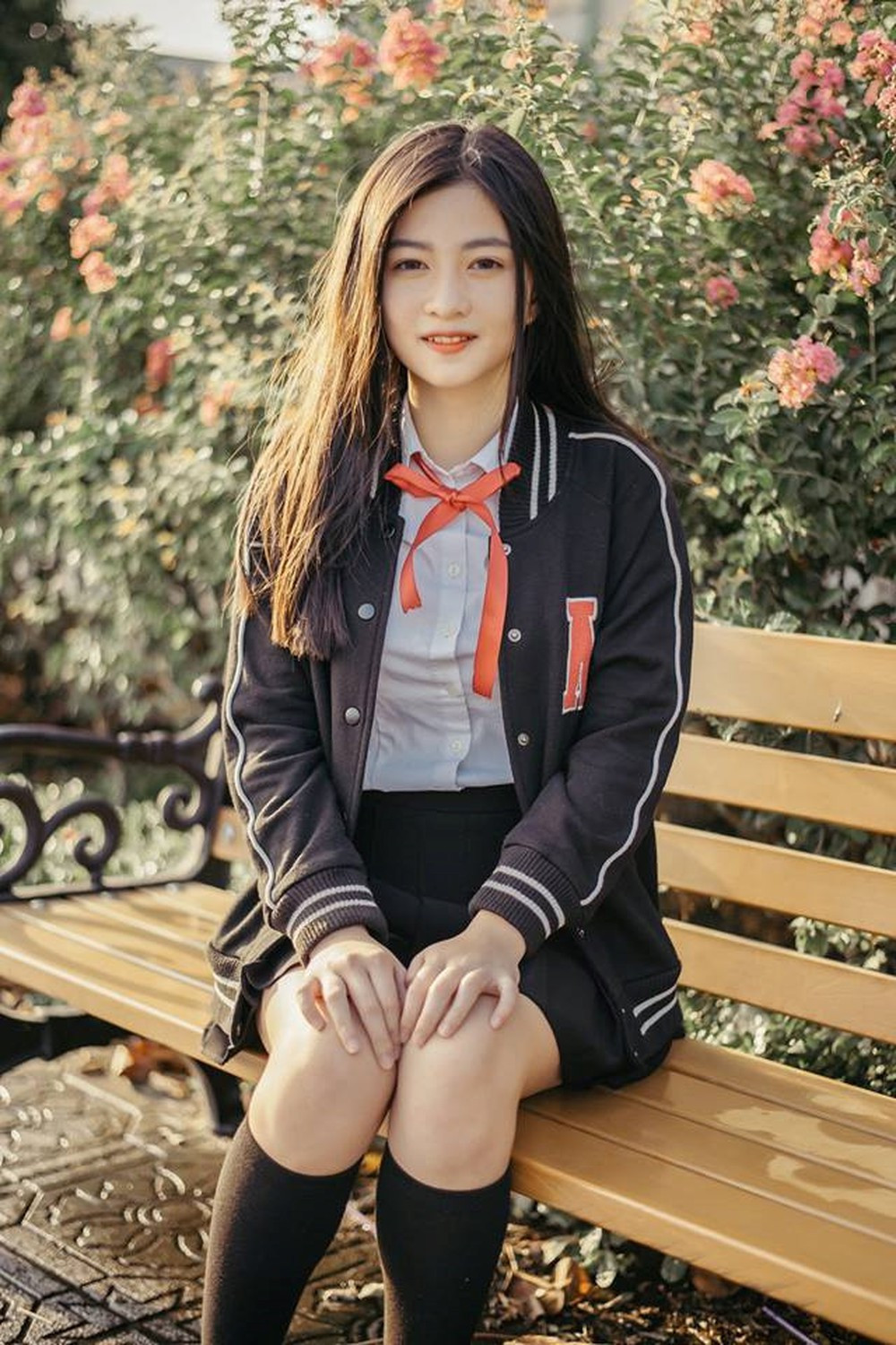 Khi ở trường, Bảo Ngọc có thành tích học khá khi nhiều năm là học sinh giỏi, thường xuyên được xếp vị trí cao trong lớp.