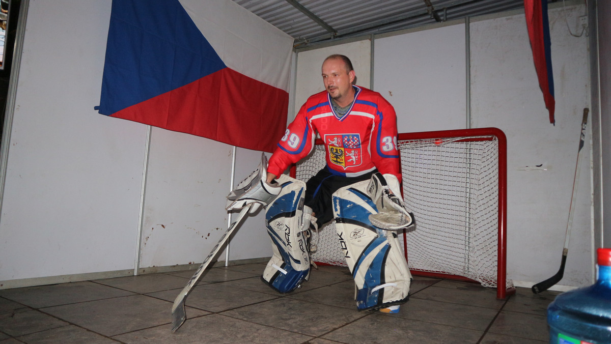 Một VĐV khúc quân cầu của CH Séc tham gia giới thiệu môn thể thao thế mạnh của đất nước này tại chương trình "Ngôi làng châu Âu".