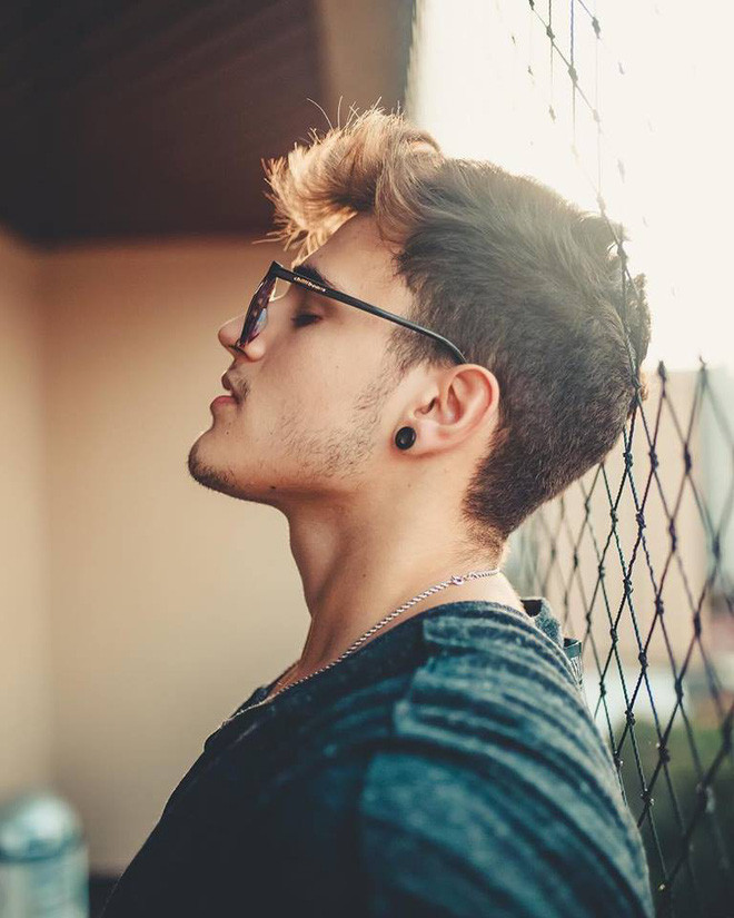 Ở những góc ảnh, nhiều người còn nhận xét Alex rất giống với ngôi sao Justin Bieber. Thậm chí, họ còn tưởng nhầm rằng anh chàng này chính là Justin Bieber và đến Nga để cổ vũ bóng đá.