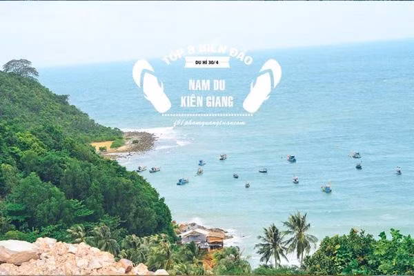 Nếu đã tới Rạch Giá nhưng không thể ra Đảo Lớn, bạn có thể đi Hòn Sơn chơi. Sau khi tới Đảo Lớn, bạn thuê tàu của ngư dân để tham quan các đảo nhỏ, giá cả thỏa thuận.