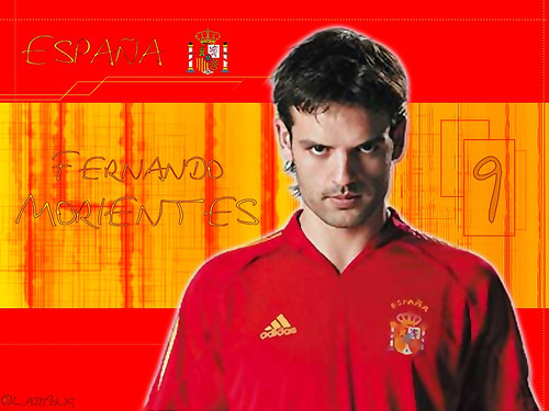 Huyền thoại sinh năm 1968 này từng là một sát thủ trên hàng công của những chú bò tót. Fernando Morientes và Raul Gonzalez tạo thành bộ đội của Tây Ban Nha là khuynh đảo bóng đá thế giới vào thời gian đó.