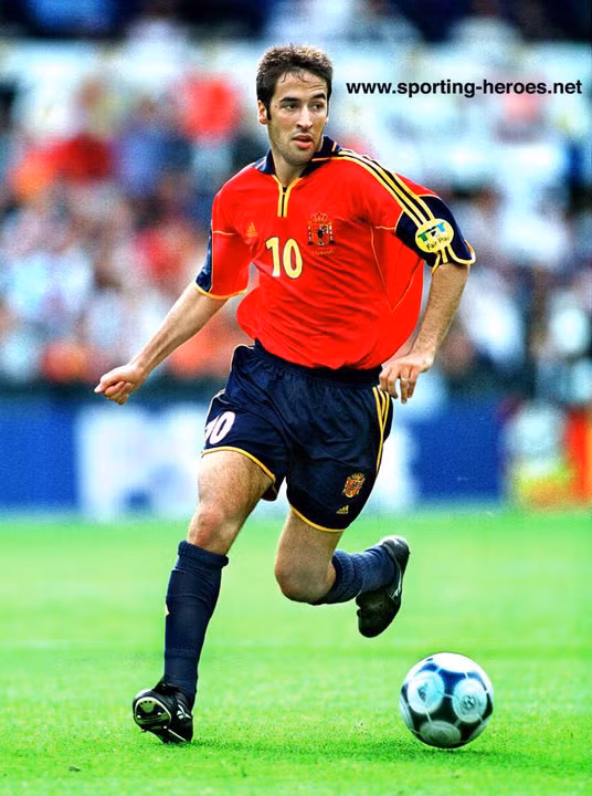 Raul Gonzalez được mệnh danh là nhà máy sản xuất bàn thắng, anh sở hữu một khả năng ghi bàn siêu việt bằng khả năng chọn vị trí cực tốt và những pha dứt điểm hết sức hóc hiểm và anh là nỗi sợ cho rất nhiều hàng phòng thủ khi phải đối mặt với anh.