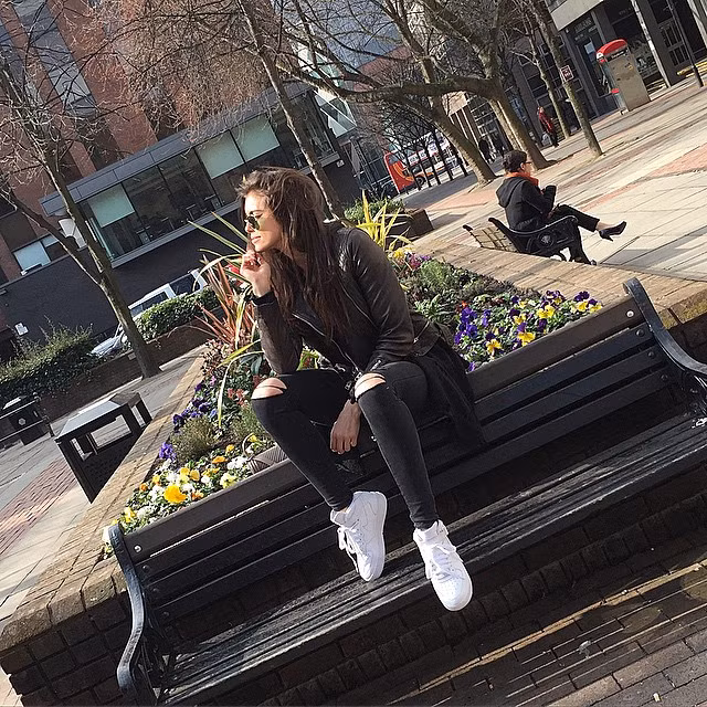 Cô được chú ý bởi các tuyển trạch viên thời trang và trở thành một thành viên của công ty người mẫu Elite Model tại Paris.