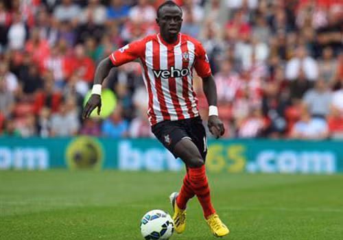 Theo một số tiết lộ mới đây, ngôi sao người Senegal này đã có thể trở thành tân binh của Man United trong kỳ chuyển nhượng hè 2015 nếu “Quỷ đỏ” thành Manchester thất bại trong thương vụ Anthony Martial. Tốc độ, sự sáng tạo và khả năng dứt điểm chính là những ưu điểm dễ nhận thấy ở Sadio Mane.