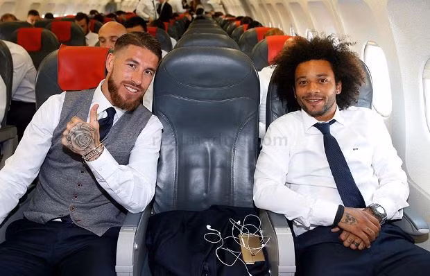 Trên chuyến hành trình này, các ngôi sao của Real Madrid đã liên tục chụp ảnh tự sướng và ngay lập tức cho đăng tải những bức hình này.