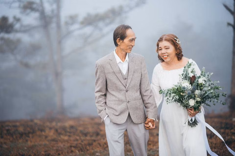 Ngày đó cứ ngỡ sẽ không thể đến với nhau, nhưng tình cảm cháy bỏng của tuổi trẻ và sự tin tưởng, cảm thông dành cho nhau đã chiến thắng mọi thứ.