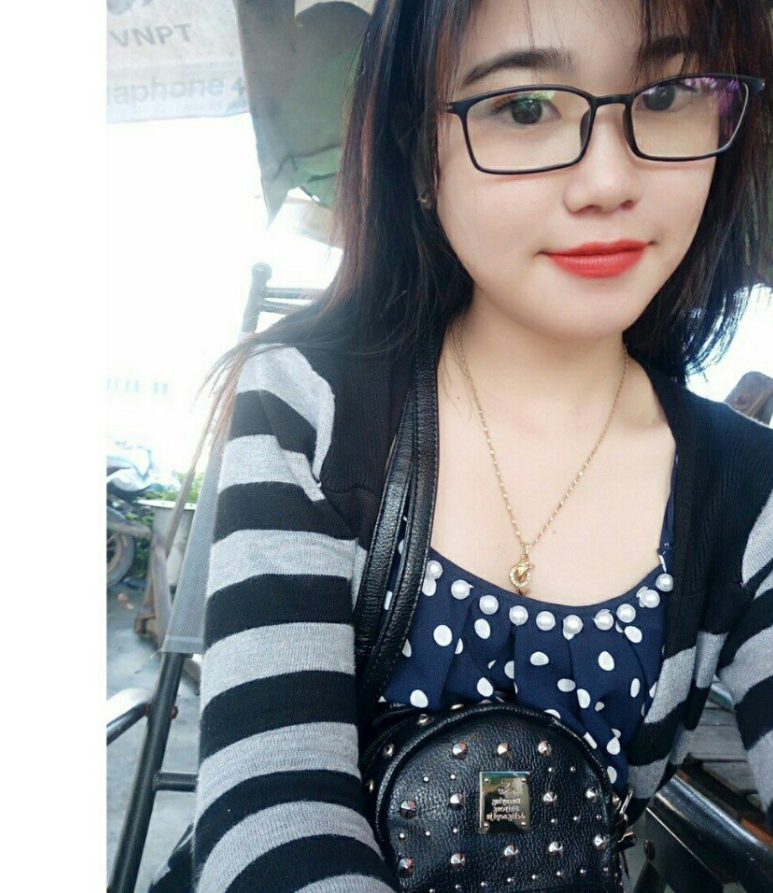 Mỹ Duyên quê ở Cà Mau, hiện cô bạn đang sống ở Sài Gòn cùng với anh trai và học nghề thẩm mỹ.