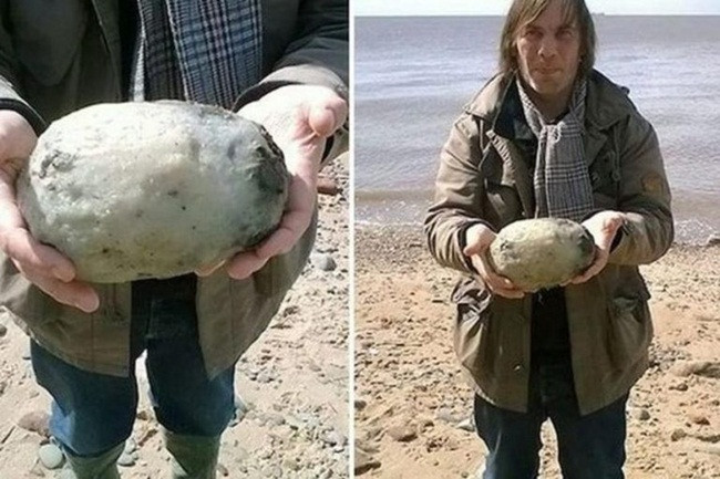 Khi nhặt được, 2 người thấy có mùi giống như mùi cá chết và phân gia súc. Thực tế đây là khối long diên hương quý hiếm.