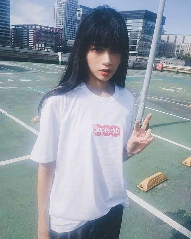 Cô nàng người mẫu được nhắc tới đó là YuanYuan Kuo sinh và lớn lên tại Đài Loan. Cô nàng này hiện đang là một trong những gương mặt trẻ tiềm năng của ngành công nghiệp giải trí của đất nước thuộc Trung Quốc trên.