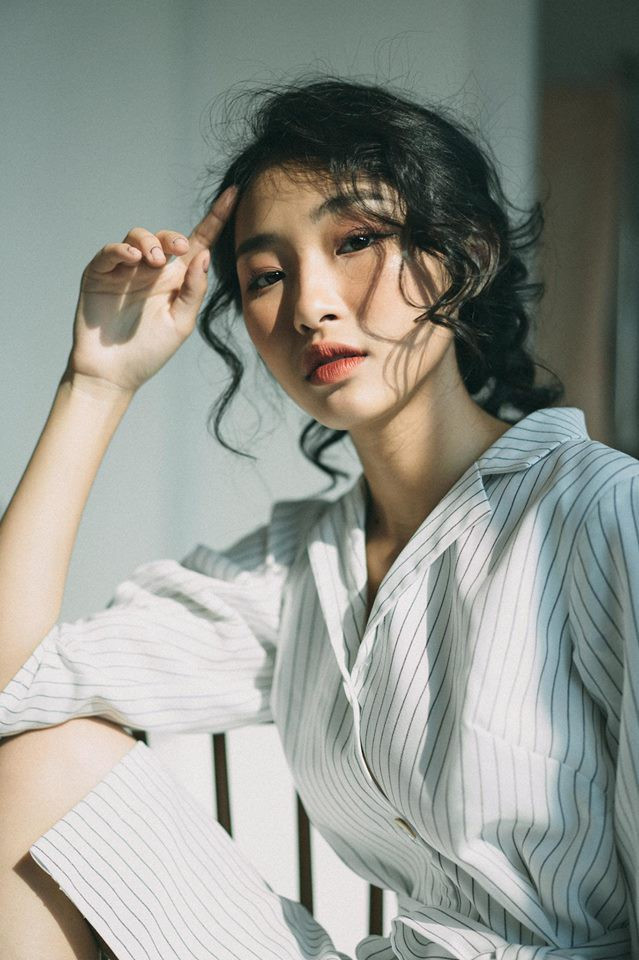 Cùng ngắm thêm bức hình của gái xinh hot nhất làng lookbook sở hữu nhan sắc "đẹp-độc-lạ".