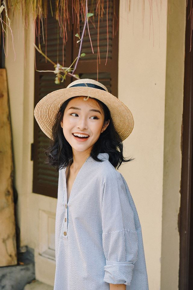 Thu Hà Hà là một cô gái có gương mặt đậm nét Á đông với phần mắt thuôn dài, lông mày đậm cùng gương mặt nhỏ.