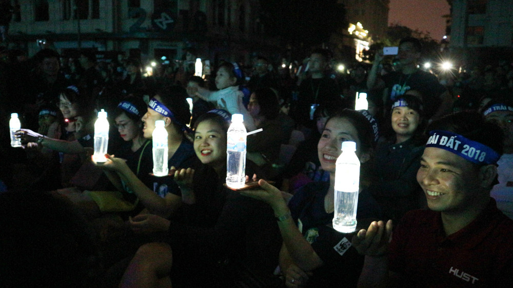 Chiến dịch năm nay nhằm kêu gọi các bạn trẻ tiết kiệm năng lượng, đơn giản nhất là tắt các thiết bị điện không cần thiết trong 1 giờ diễn ra sự kiện Giờ Trái đất và sau đó là hoạt động hưởng ứng xa hơn nhằm bảo vệ môi trường và ứng phó với biến đổi khí hậu.