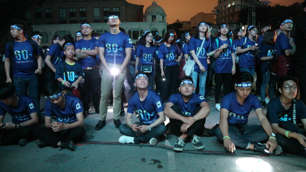 Đây là sự kiện thường niên được tổ chức hằng năm nhằm kêu gọi toàn bộ người dân sinh sống trên Trái đất tiết kiệm năng lượng để bảo vệ môi trường của hành tinh.