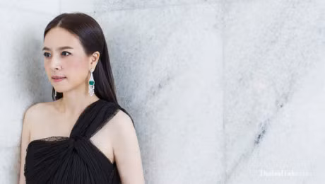 Cùng ngắm nhìn vẻ đẹp khiến nhiều người gọi là không tuổi của nữ trưởng đoàn bóng đá nữ Thái Lan. Ảnh trong bài: Facebook nhân vật.