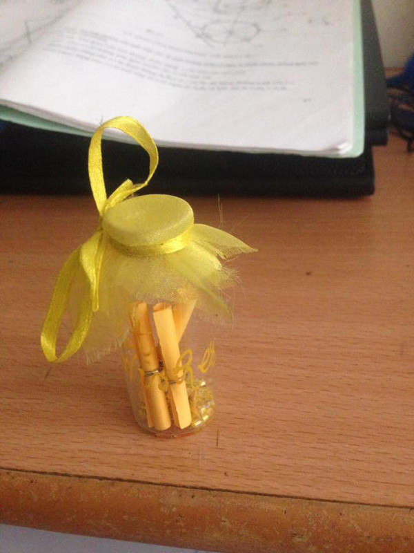 Anh chàng Chu Nghĩa chia sẻ về món quà được bạn gái cũ tặng đầu tiên. Có lẽ vì là món quà đầu tiên nên Nghĩa giữ lại, như một phần ký ức tươi đẹp của cuộc đời.