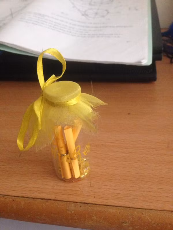 Anh chàng Chu Nghĩa chia sẻ về món quà được bạn gái cũ tặng đầu tiên. Có lẽ vì là món quà đầu tiên nên Nghĩa giữ lại, như một phần ký ức tươi đẹp của cuộc đời.