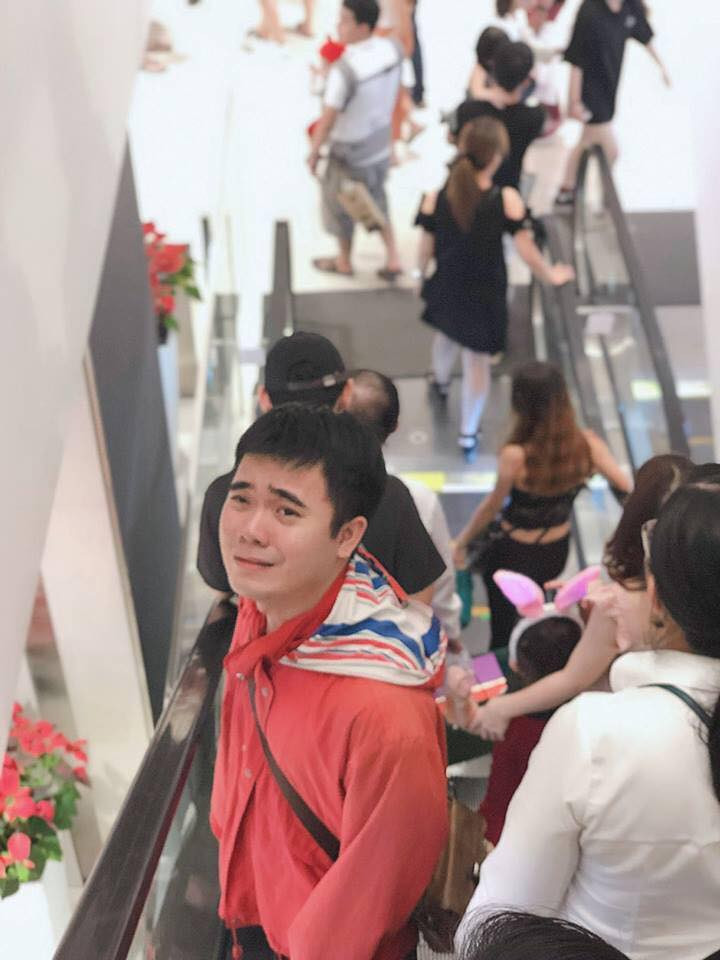 Nickname P.Q chia sẻ: "Nhìn mà tội ghê nhưng không thể nhịn được cười với gương mặt biểu cảm hài hước của anh bạn này." hay nickname Thùy Dung nói thêm: "Mình thì chẳng thấy thương cảm đâu, đây là một bộ ảnh chọc cười thì đúng hơn. Cảm thấy nhân vật chính diễn đạt vô cùng".