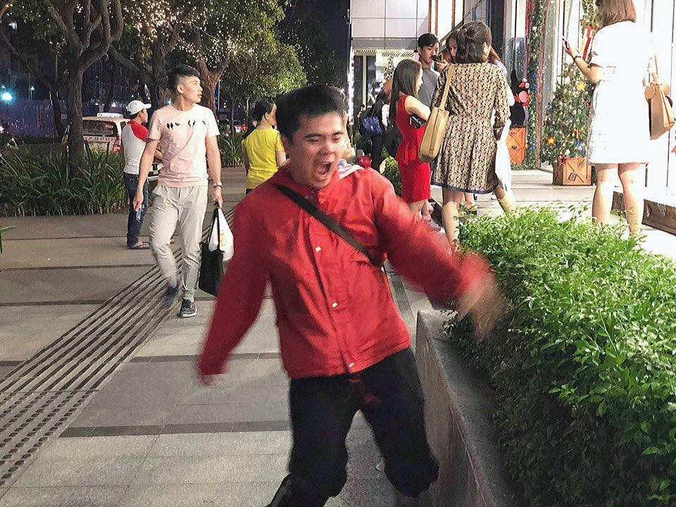 Bên cạnh những ý kiến gây cười, nhiều dân mạng cũng cho rằng đây là chiêu trò câu like của anh chàng này nhưng cũng khen ngợi rằng bộ ảnh cho thấy những tủi hờn của dân FA trong những dịp lễ lớn.