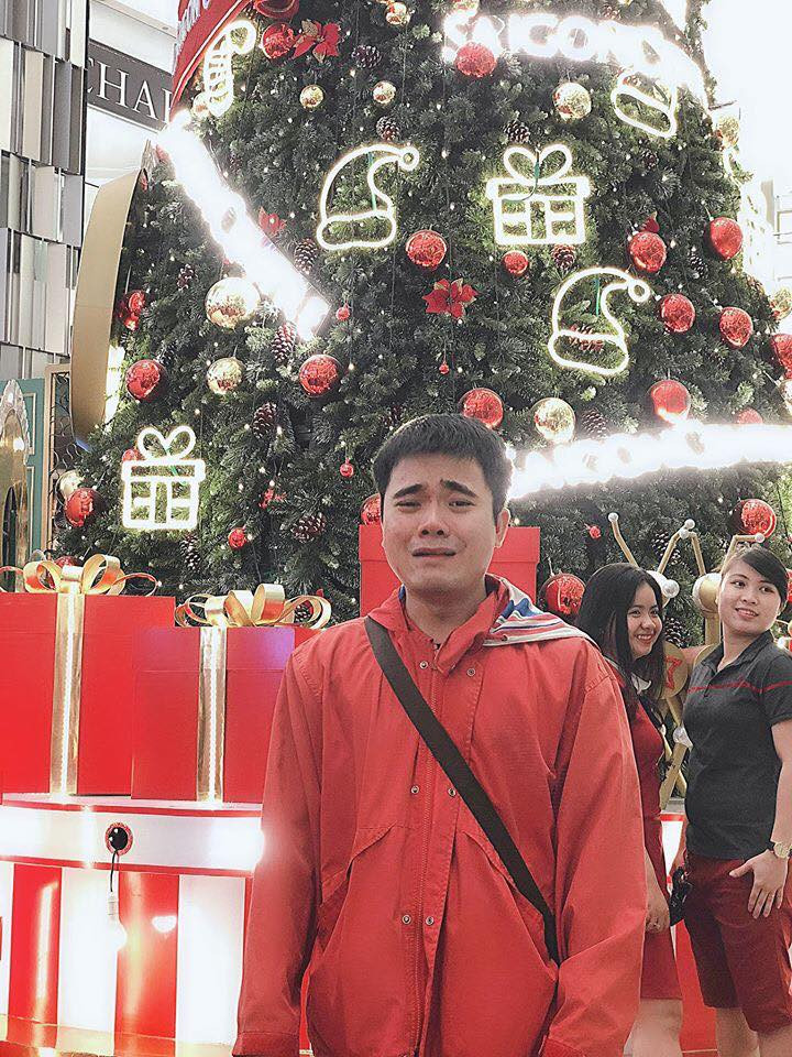 Sau khi bộ ảnh được đăng tải, rất nhiều ý kiến của CĐM đã được đưa ra. Đa phần các bạn trẻ đều phì cười khi ngắm những biểu cảm mếu máo cực hài hước của chàng trai trên.