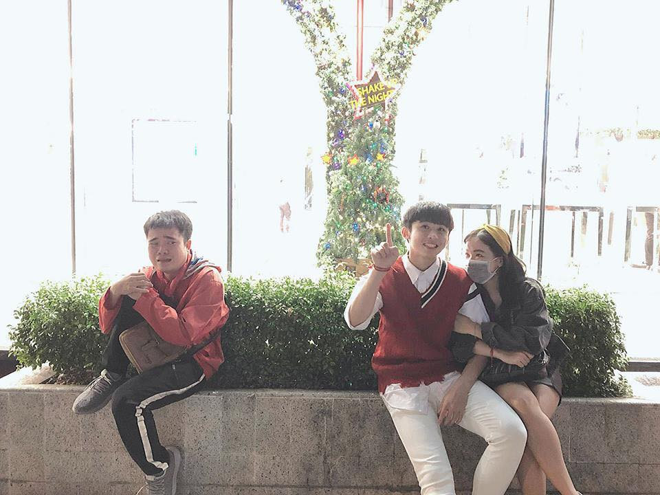 Những dịp lễ tết là thời điểm mà những dân FA cảm thấy vô cùng tủi thân. Trong khi các bạn trẻ khác thì tay trong tay, dạo phố hay cùng nhau thực hiện những hành động thân mật thì những người ế lại chỉ biết đứng nhìn và khóc ròng.