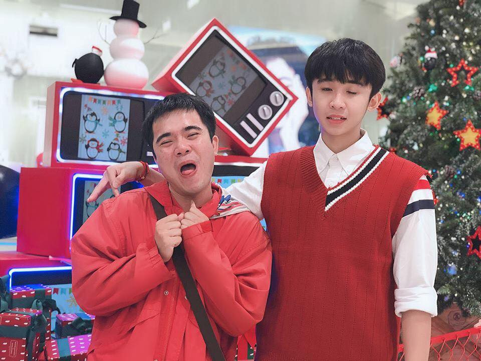 Dân mạng được trải qua trận cười vỡ bụng với anh chàng "tội nghiệp nhất đêm Noel" thông qua những biểu cảm gây cười.