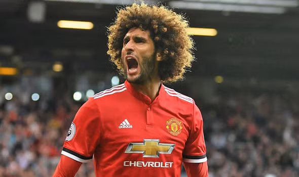 PSG bất ngờ muốn có trò cưng của Mourinho: Theo Le10Sport, PSG đang lên kế hoạch chiêu mộ tiền vệ Marouane Fellaini để thay thế cho Thiago Motta. Hợp đồng của tiền vệ người Bỉ với M.U sẽ hết hạn vào Hè 2018 nhưng vẫn chưa được gia hạn. Ảnh: Le10Sport