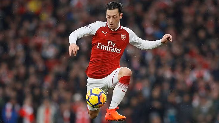 Huyền thoại Arsenal khuyên Oezil tới M.U: Theo tin chuyển nhượng cầu thủ từ Cựu danh thủ Ian Wright và Paul Merson đều nhất trí với ý kiến rằng Arsenal không còn đủ tốt để Mesut Oezil phải ở lại. Theo đó, Oezil nên tới M.U để có thể tỏa sáng.