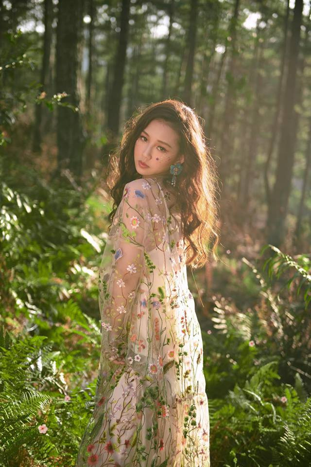 Amee gây ấn tượng bằng ngoại hình khá tiểu thư, gương mặt ưa nhìn toát lên vẻ dễ thương và sang chảnh.