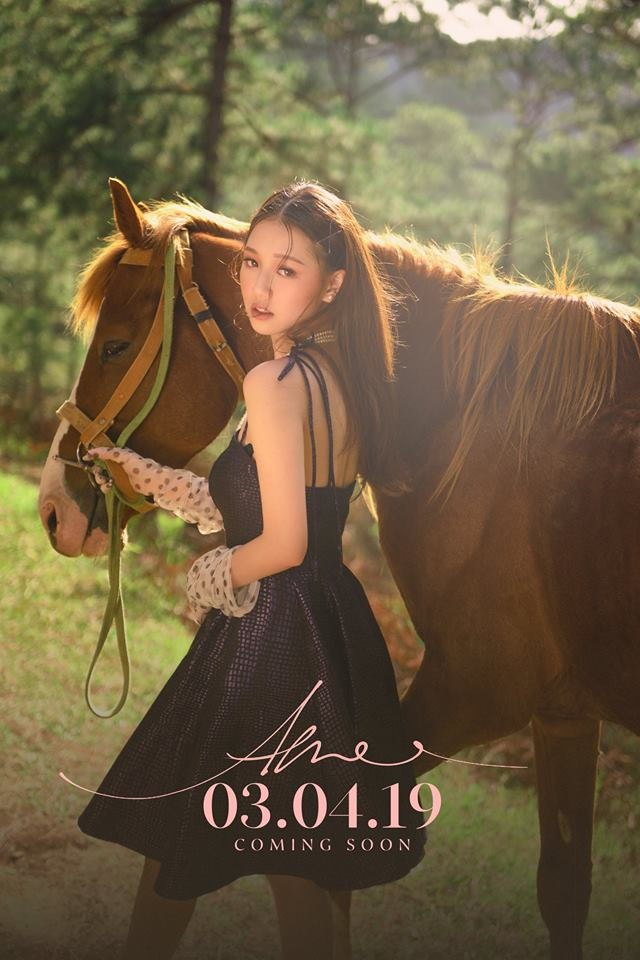 Trong khoảng thời gian khó khăn đó, nhà sản xuất Aiden đã nhiều lần đến nhà Amee nói chuyện với mẹ cô, giải thích kỹ để người mẹ hiểu được lòng đam mê và ước mơ của con gái. Khi được mẹ cô khuyên nhủ, bố cô cũng thông cảm hơn cho con gái.