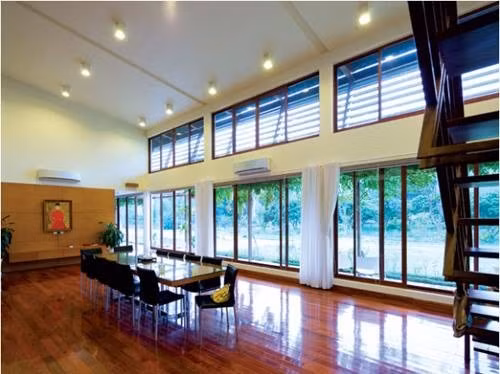 Cặp vợ chồng nghệ sĩ nổi tiếng của showbiz Mỹ Linh - Anh Quân cũng sở hữu căn biệt thự nhà vườn trị giá cả triệu đô trên lô đất rộng 1,3 hecta tại huyện Sóc Sơn, Hà Nội.