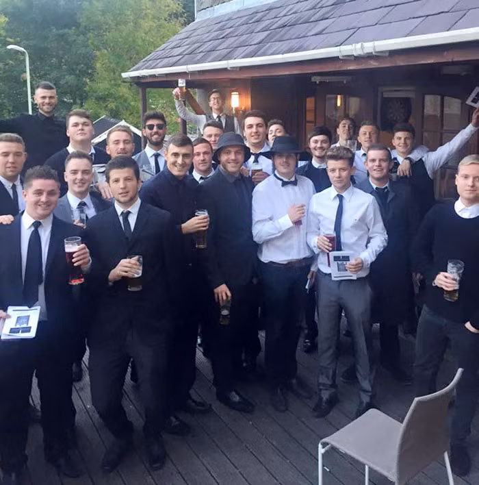 Dường như đám bạn rất vui mừng sau khi tổ chức đám tang giả hết sức long trọng cho Keiran Cable. Tuy nhiên, họ vẫn không quên chúc Keiran và người yêu luôn hạnh phúc. Keiran cũng rất vui vẻ khi nhận ra tình cảm mà bạn bè dành cho mình.