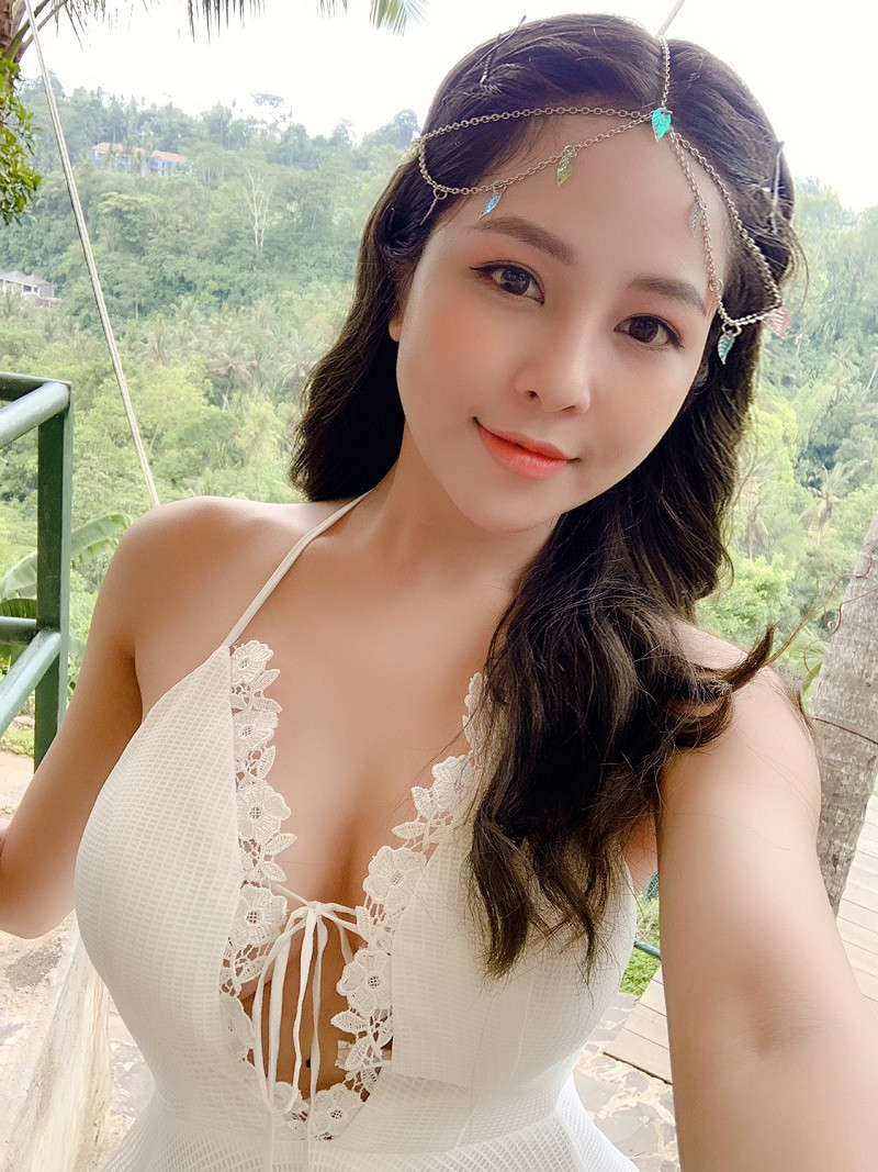 Những bức ảnh bên bờ biển Bali của hot girl 9X đã nhanh chóng nhận được hàng nghìn lượt like cùng nhiều lời khen ngợi từ cộng đồng mạng chỉ sau ít giờ xuất hiện trên mạng xã hội.