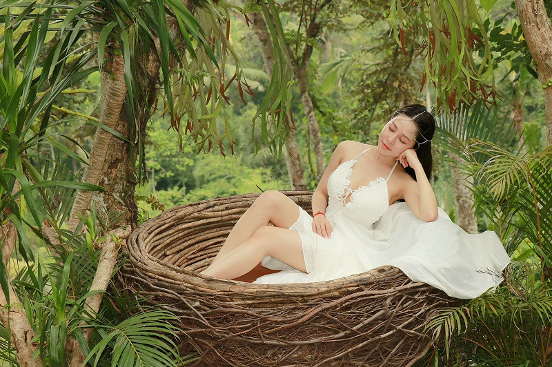 Sau khi góp mặt trong nhiều chương trình như: Nóng cùng World Cup, Mảnh ghép tình yêu… Trâm Anh được mời tham gia rất nhiều sự kiện lớn và được làm hình ảnh đại diện cho nhiều thương hiệu.