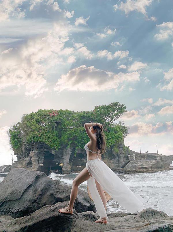 Được biết, bộ ảnh khoe lưng trần nuột nà trên được hot girl Trâm Anh thực hiện trong chuyến du lịch tới thiên đường nghỉ dưỡng Bali - Indonesia.