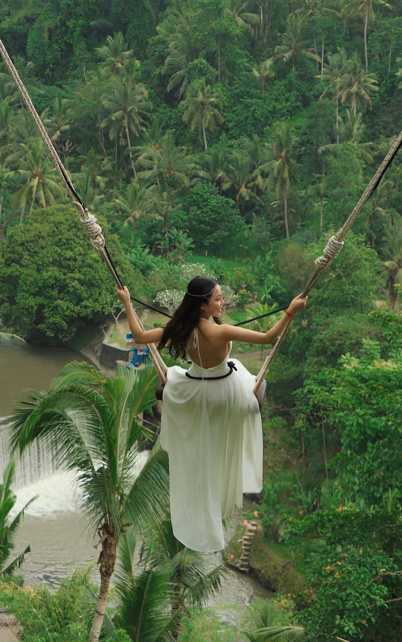 Trong bộ ảnh mới của mình, điều Trâm Anh khiến nhiều người bị thu hút đó là cô vẫn giữ "phong độ" bằng vòng một "khủng" cùng vòng eo "con kiến".