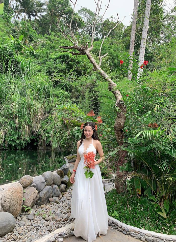 Theo Trâm Anh cho biết, dù tới Bali với mục đích là đi công tác nhưng trong 4 ngày 3 đêm sống tại đây, cô nàng vẫn tranh thủ chụp được rất nhiều tấm hình đẹp với các concept khác nhau vào thời gian rảnh rỗi.