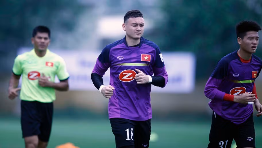 Doi hinh DT Viet Nam duoc ky vong khi vang Cong Vinh