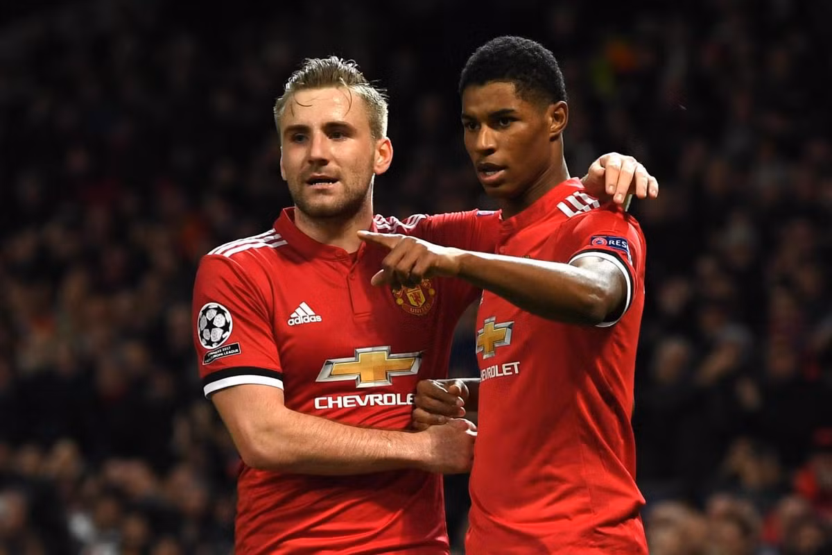 Nguồn tin thân cận M.U cho biết, Mourinho sẽ cho Shaw thử thách từ nay đến khi thị trường chuyển nhượng mùa Đông mở cửa. Ngoài hy vọng xoay tua ở Premier League, Shaw sẽ có cơ hội đá League Cup và FA Cup.