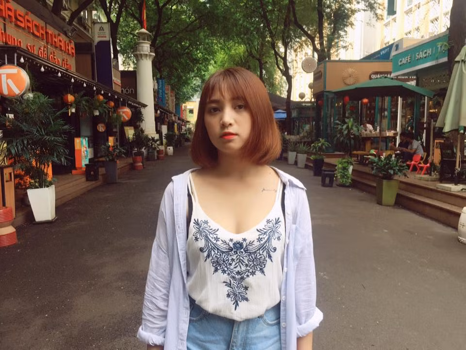 Tin vui cho các anh em đó là dù xinh đẹp và nhiều tài lẻ nhưng Khánh Linh vẫn F.A, đây là cơ hội cho rất nhiều trái tim si mê thử sức để chinh phục cô lớp phó 9X quê Gia Lai này.