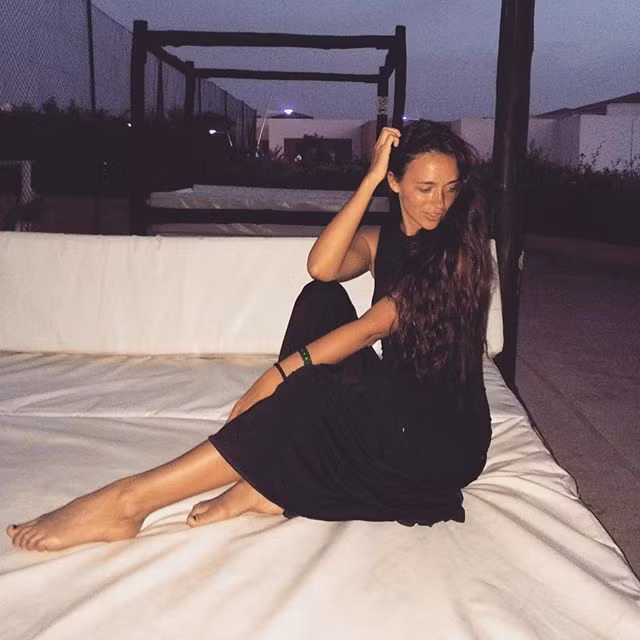 Tất nhiên, xét về tuổi đời và tuổi nghề, Viktoriya Gameeva chưa thể so sánh với Eva Carneiro nhưng cô không kém cạnh bác sĩ của Chelsea về sắc đẹp.