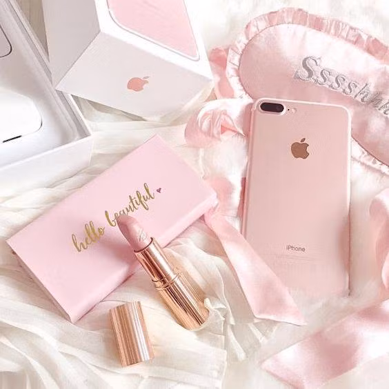 Trong cuộc sống và công việc, người thích màu hồng luôn có hướng nhìn cuộc sống theo hướng tích cực. Họ luôn luôn vui vẻ, lạc quan, lãng mạn theo một cách tự nhiên nhất.