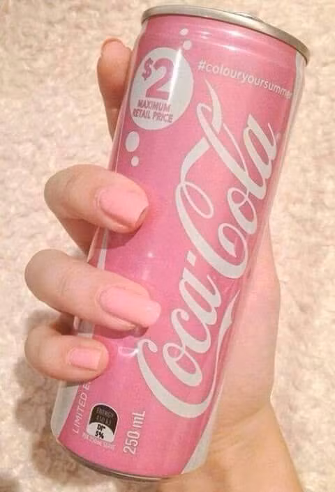 Thậm chí, những người yêu màu hồng còn đưa ra cả những lý thuyết và ý nghĩa màu sắc họ thần tượng. Đơn cử như màu sắc này ảnh hưởng đến cuộc sống và tình yêu ra sao.