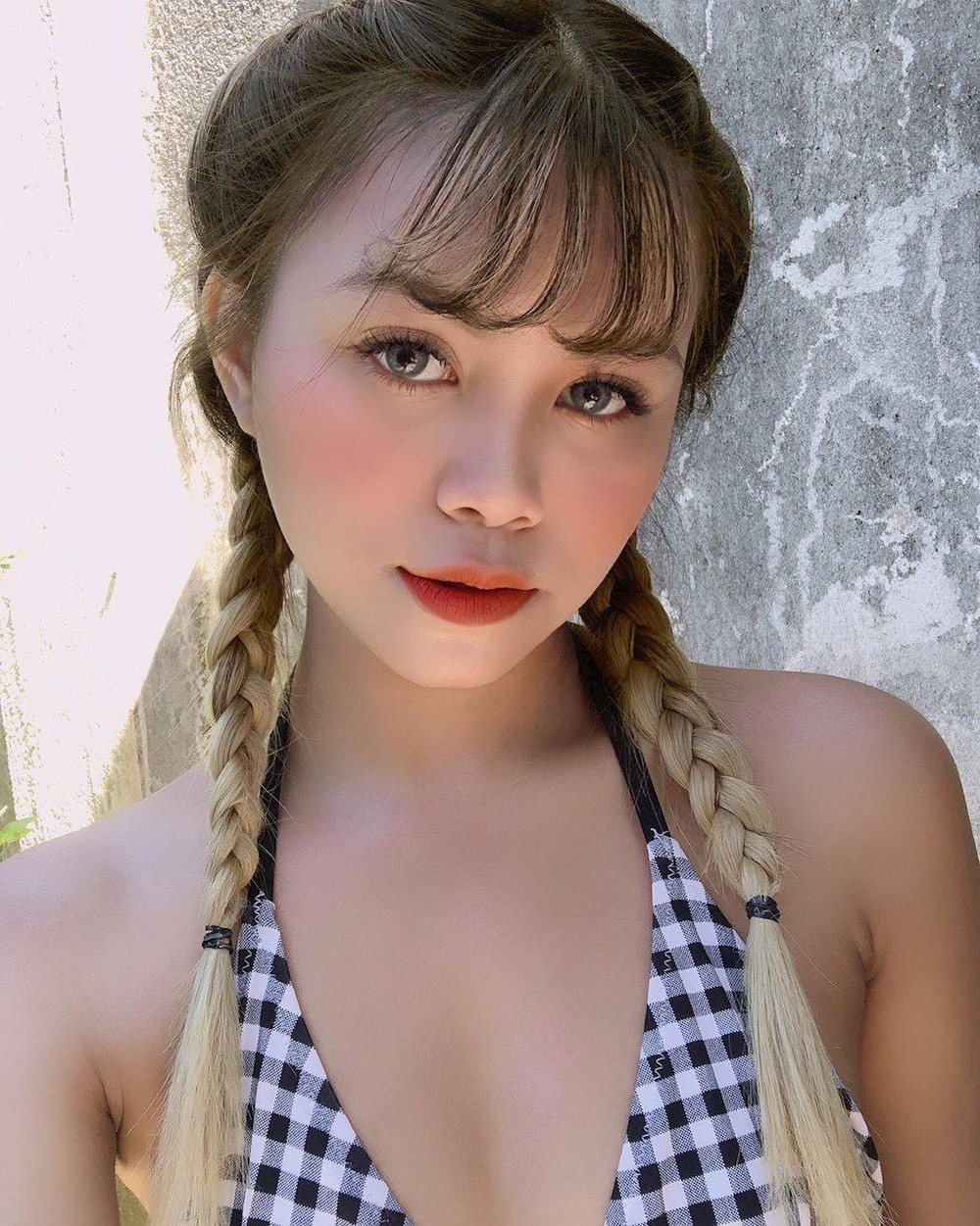 Kiều Duyên từng lọt top 20 cuộc thi The Next Face 2019 nhưng xin rút lui vì lý do cá nhân. Bên cạnh những lời khen về ngoại hình, cô nàng cũng được nhiều người góp ý rằng cô khá ít tuổi để theo đuổi phong cách gợi cảm.