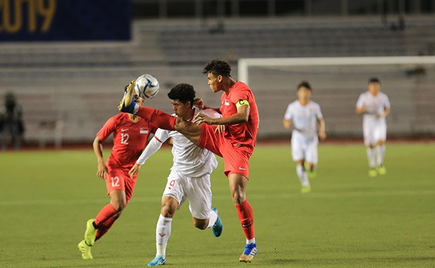 Việc đá pressing tầm cao của U22 Singapore, trong 45 phút đầu tiên hàng công của đội tuyển U22 Việt Nam gần như bế tắc trong việc tìm đường vào khung thành của đối phương.