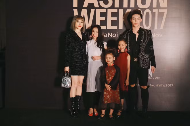 Dù còn rất bé nhưng cả 3 bé Hạ Vi (12 tuổi), Minh Anh (9 tuổi) và Bảo Trang (6 tuổi) đều được gia đình định hướng con đường nghệ thuật rất rõ ràng. Ảnh sử dụng trong bài: Sưu tầm Facebook.