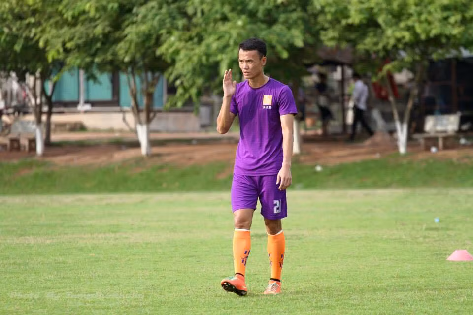 Cuu vua pha luoi U19 VN toa sang tren dat ban Lao