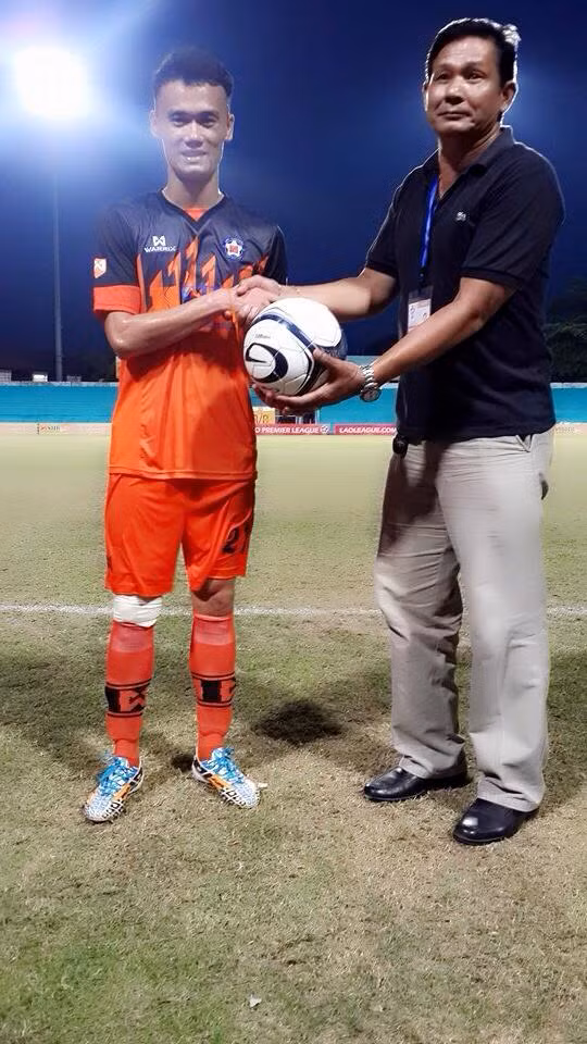 Thi đấu trở lại từ đầu mùa 2015, Nguyễn Xuân Nam khó lòng cạnh tranh được với những Gonzalo, Samson hay Thành Lương, Văn Quyết. Khi bắt đầu dần quen với băng ghế dự bị, một cơ hội khác đã mở ra trước mắt Xuân Nam trong quá trình mở rộng đầu tư sang Lào của bầu Hiển – CLB SHB Vientiane.