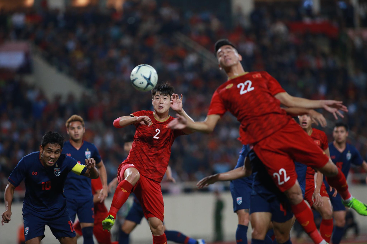 Những phút cuối trận trôi qua trong sự âu lo của các CĐV Việt Nam. Đội tuyển Thái Lan là những người tạo ra nhiều pha bóng đáng chú ý hơn. Rất may sự xuất sắc của Đặng Văn Lâm và các cầu thủ ở hàng phòng ngự đã giúp Việt Nam bảo toàn mảnh lưới đến cuối trận. Chung cuộc, Việt Nam và Thái Lan hoà nhau với tỷ số 0-0 trong một thế trận nghẹt thở.